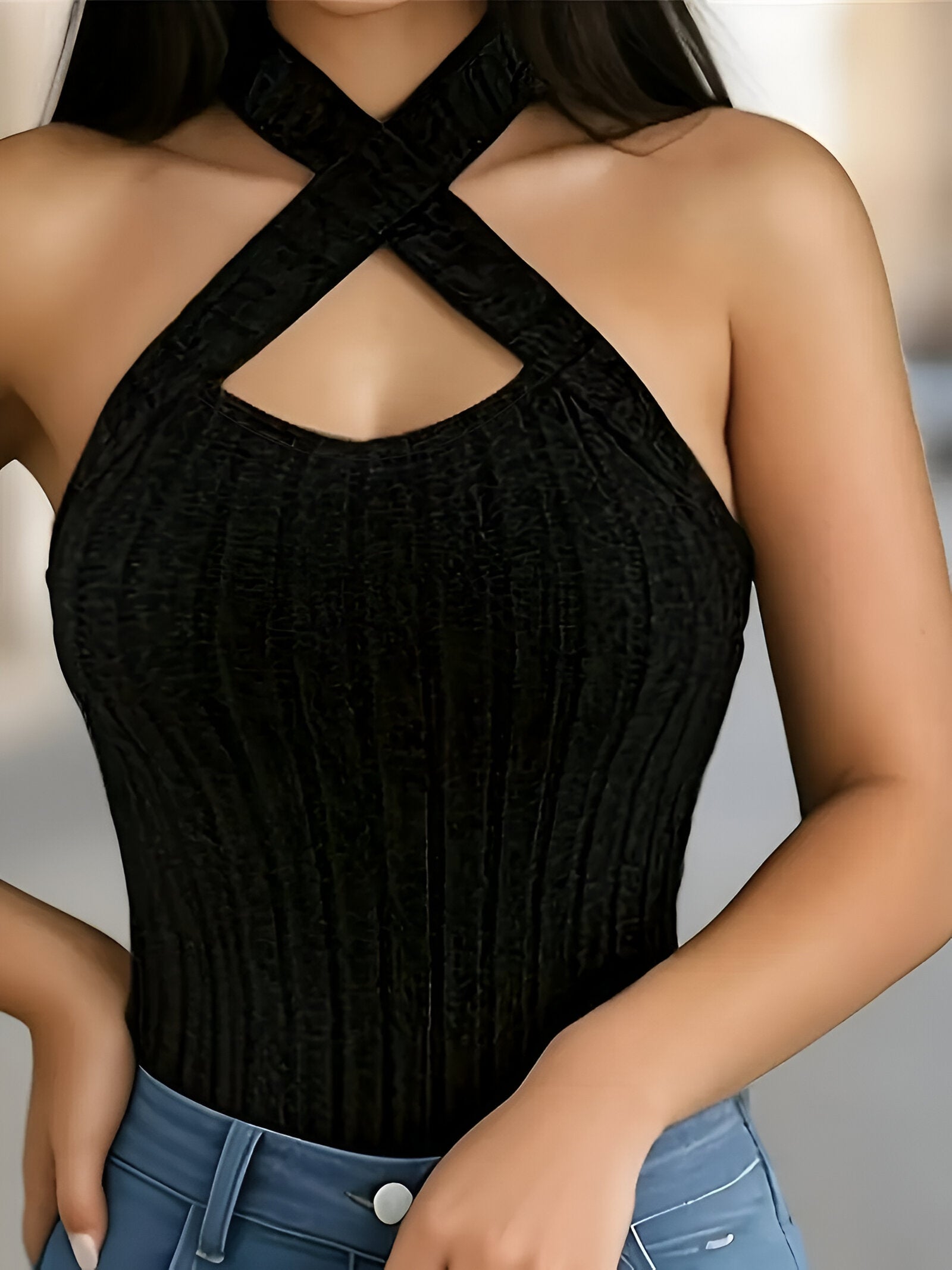 Solmira – luchtige haltertop met elegant gekruist design