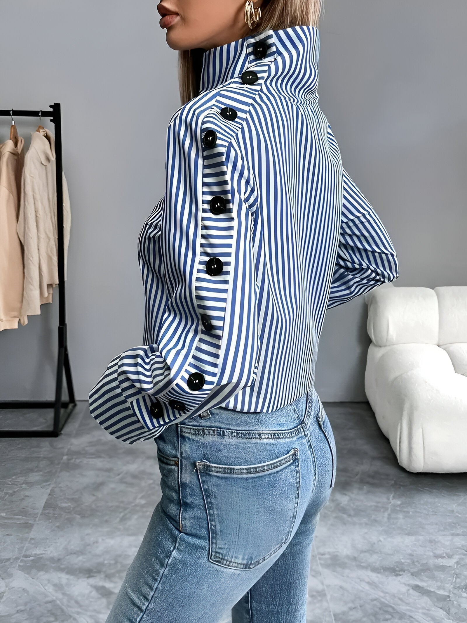 Isaline Striped Shirt – stijlvol overhemd met tijdloze strepen en elegante details