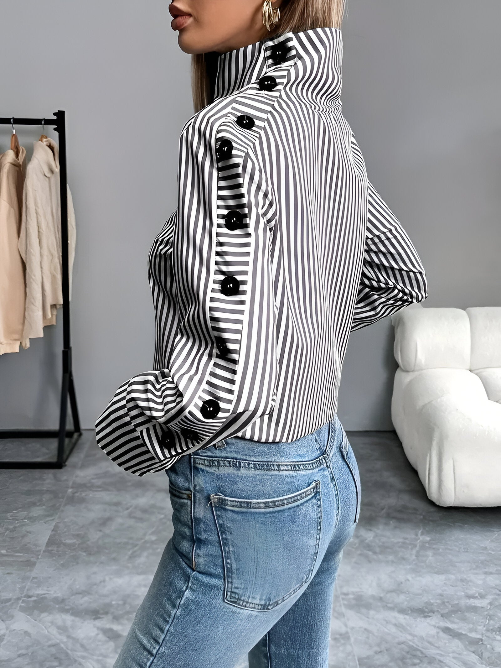 Isaline Striped Shirt – stijlvol overhemd met tijdloze strepen en elegante details