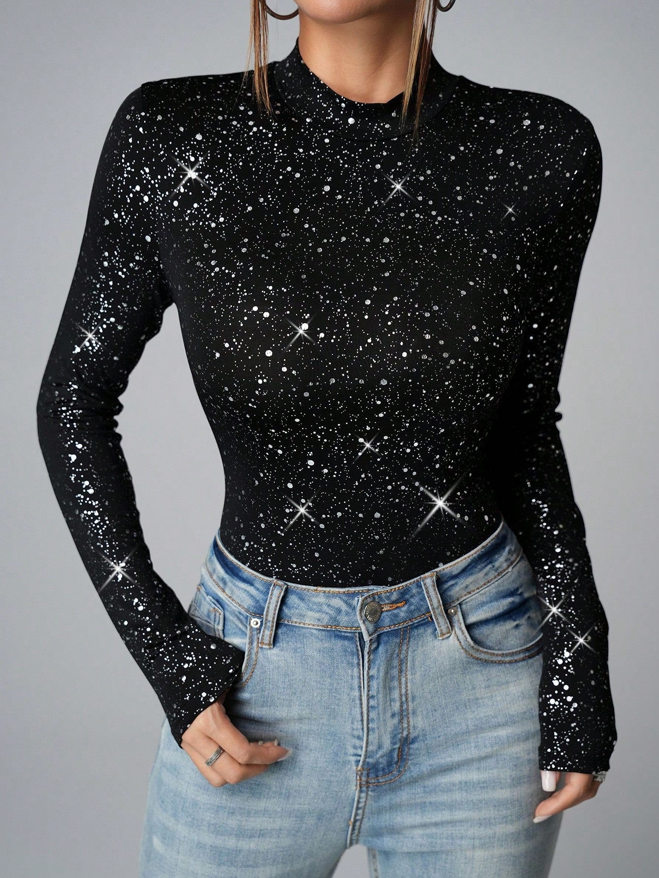 Novae - Glitterende Metallic Feestbodysuit met Lange Mouwen en Ronde Hals voor een Chic Avondlook.