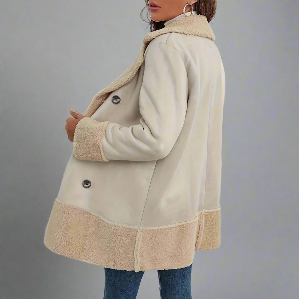 Sylvianne Jas – Beige Jas met Bontaccenten en Tijdloze Elegantie