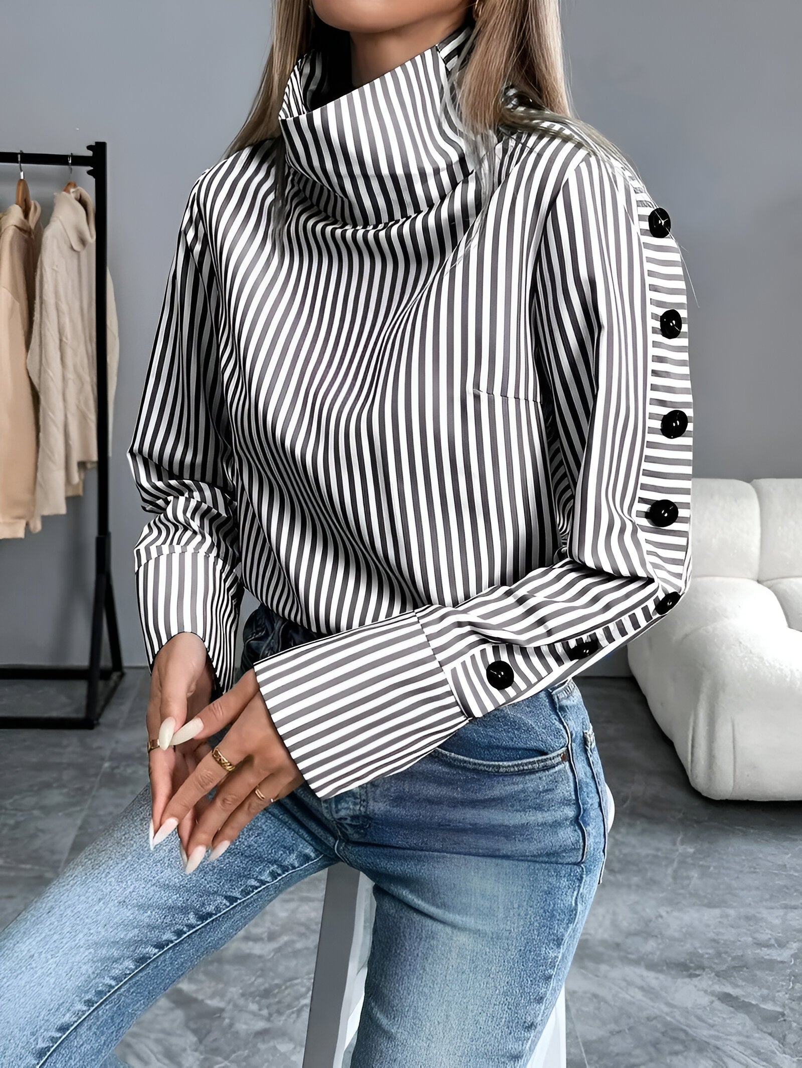 Isaline Striped Shirt – stijlvol overhemd met tijdloze strepen en elegante details