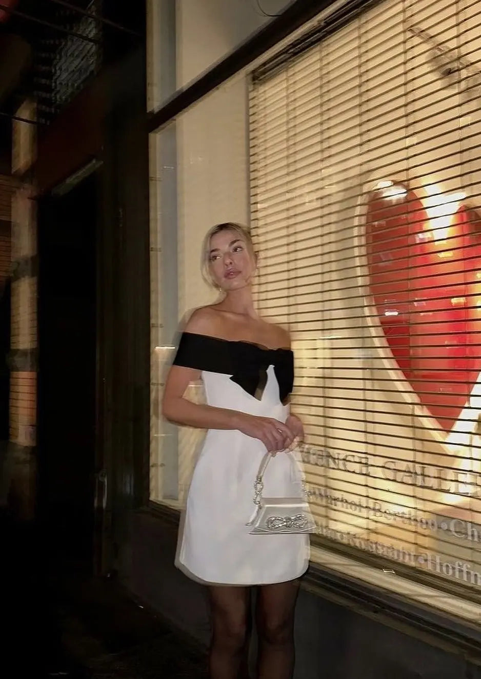 Isalyn Two-Tone Schoudervrije Jurk – Elegant, Vrouwelijk en Tijdloos Chic