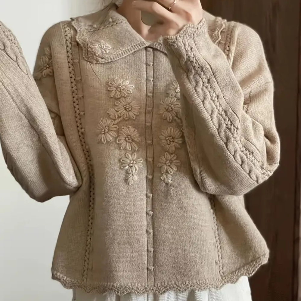 Liana Knit – Elegante damestrui met verfijnd bloemenpatroon