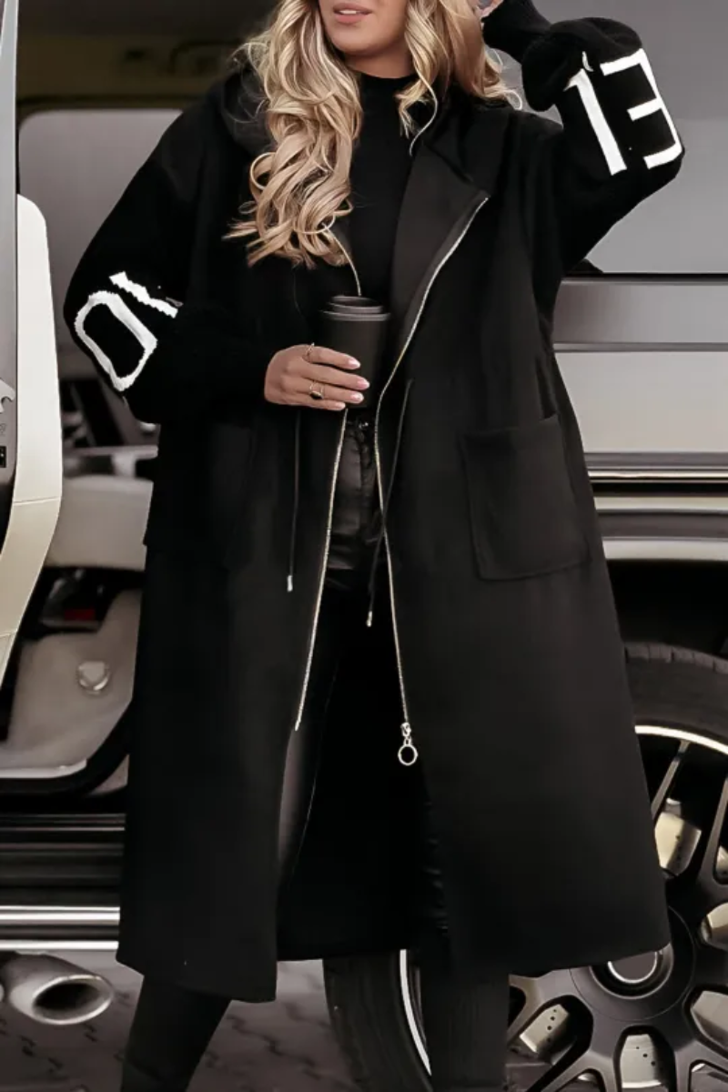 Isolde Patch Coat – Warme Elegantie met een Speelse Twist