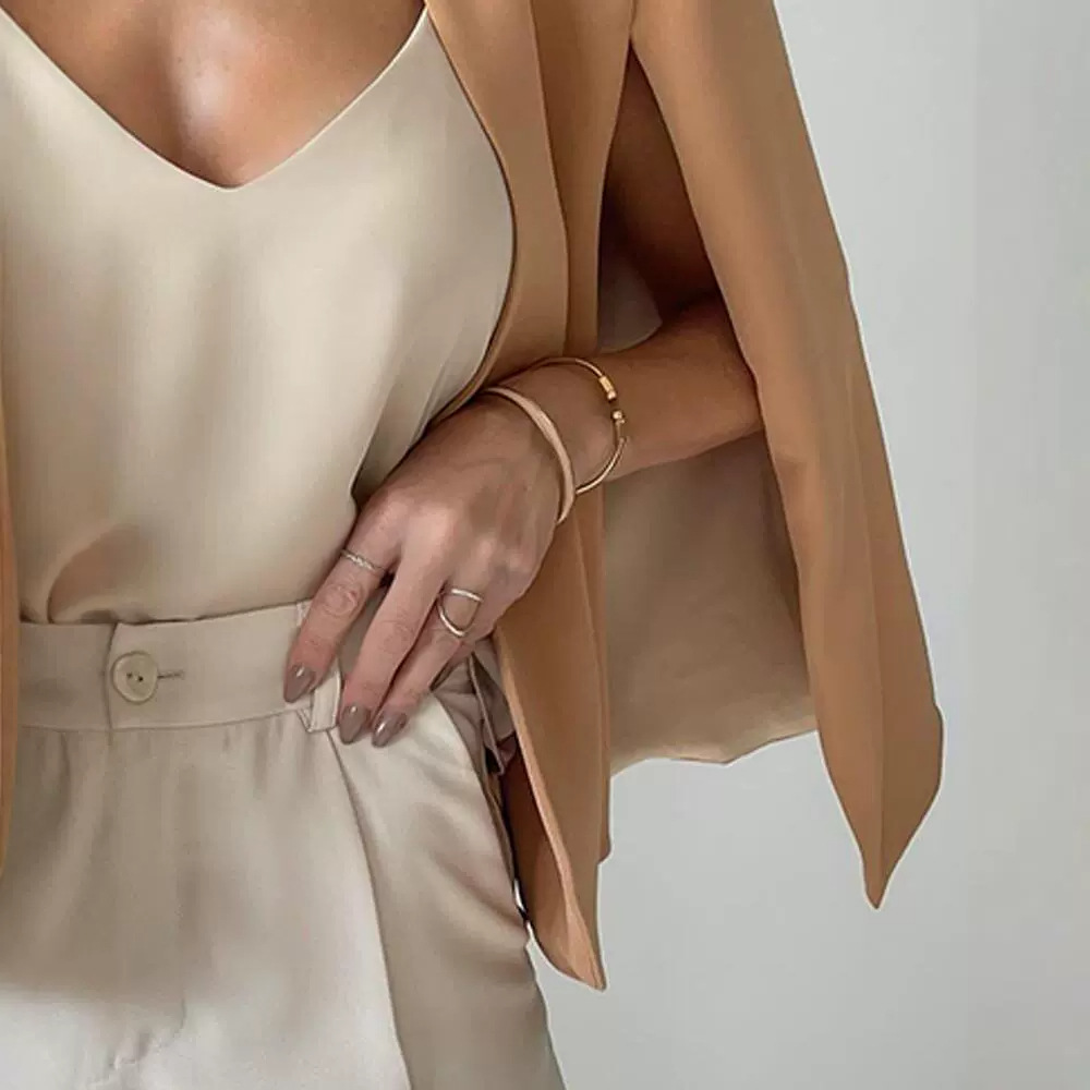 Amarise Blazer – Beige Kraagloze Blazer met Tijdloze Verfijning