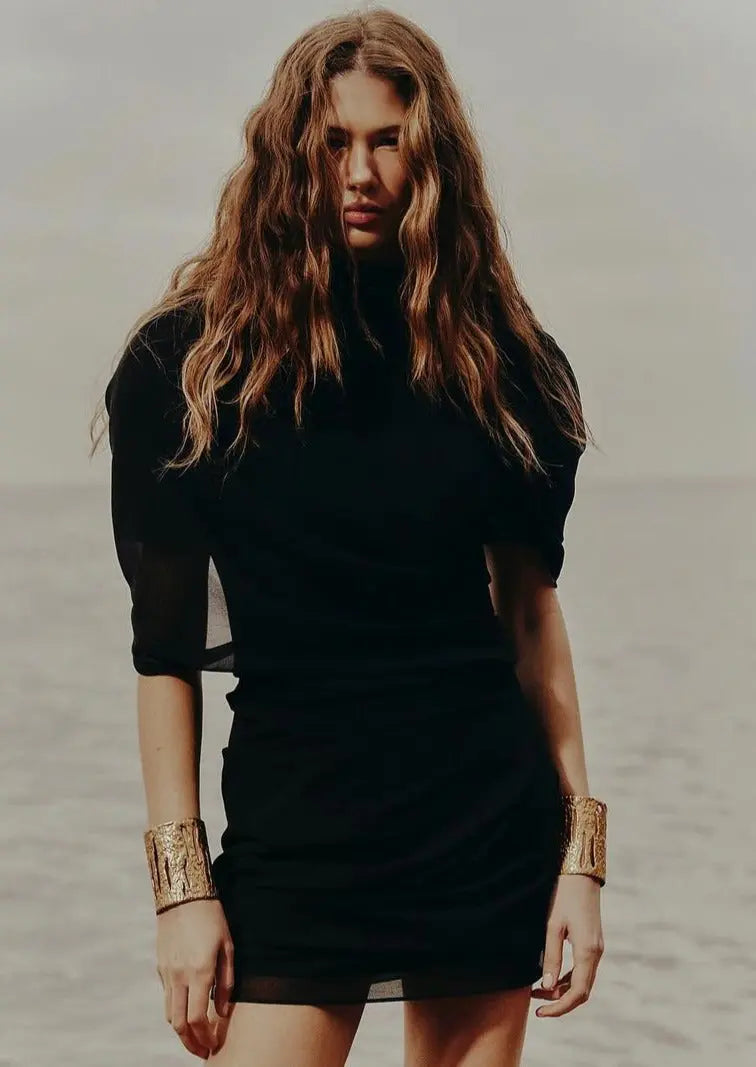 Arlisse Zwart Carmenkleed voor Meisjes – Tijdloos, Elegant en Betoverend