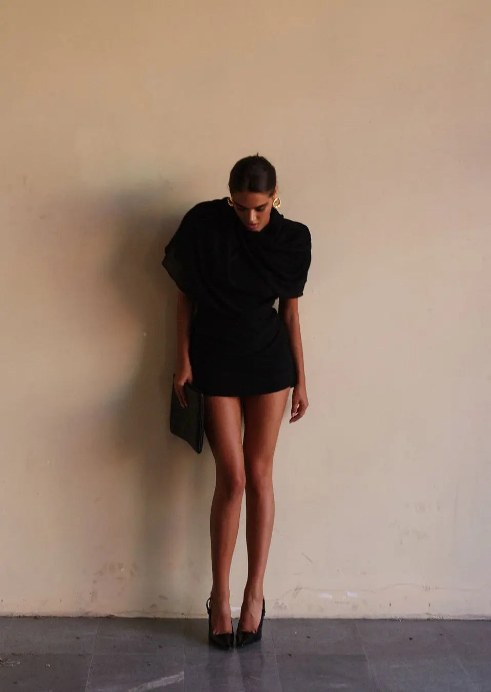 Arlisse Zwart Carmenkleed voor Meisjes – Tijdloos, Elegant en Betoverend