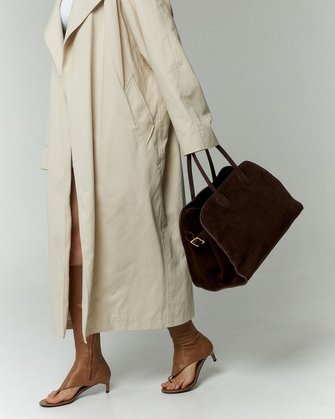 Seraphine – Luxe Suède Tote met Gouden Details, Elegant & Functioneel