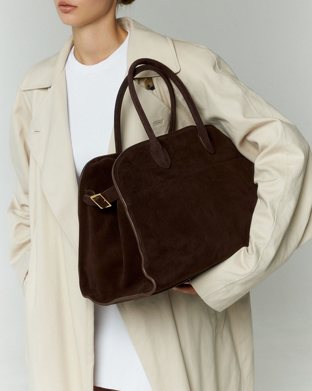 Seraphine – Luxe Suède Tote met Gouden Details, Elegant & Functioneel