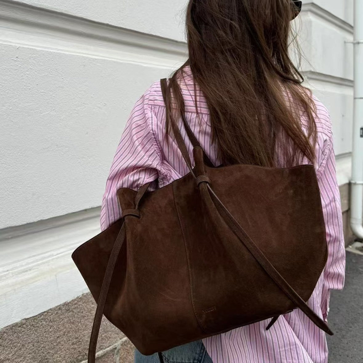 Amelith Vegan Suède Tote Bag – Tijdloze Luxe & Functionele Elegantie