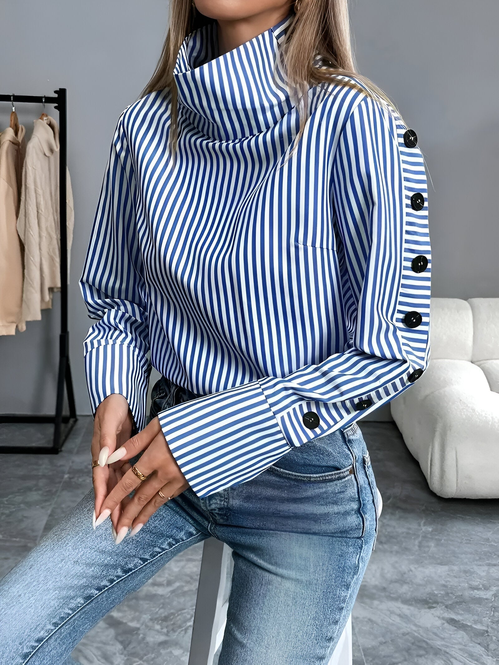 Isaline Striped Shirt – stijlvol overhemd met tijdloze strepen en elegante details