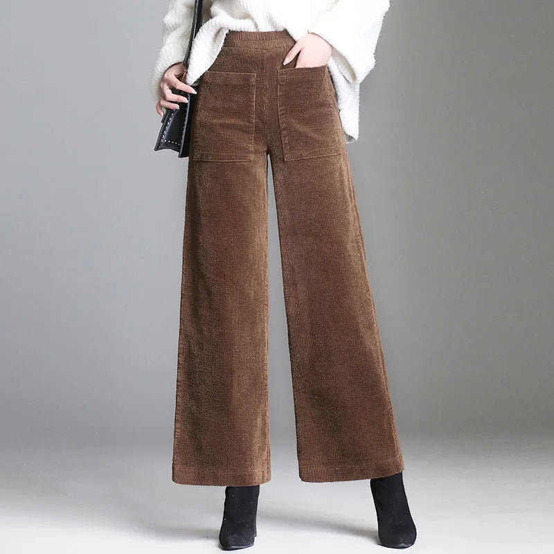 Maëlys Corduroy Pants – elegante ribfluwelen broek met wijde pijpen en luxueuze pasvorm