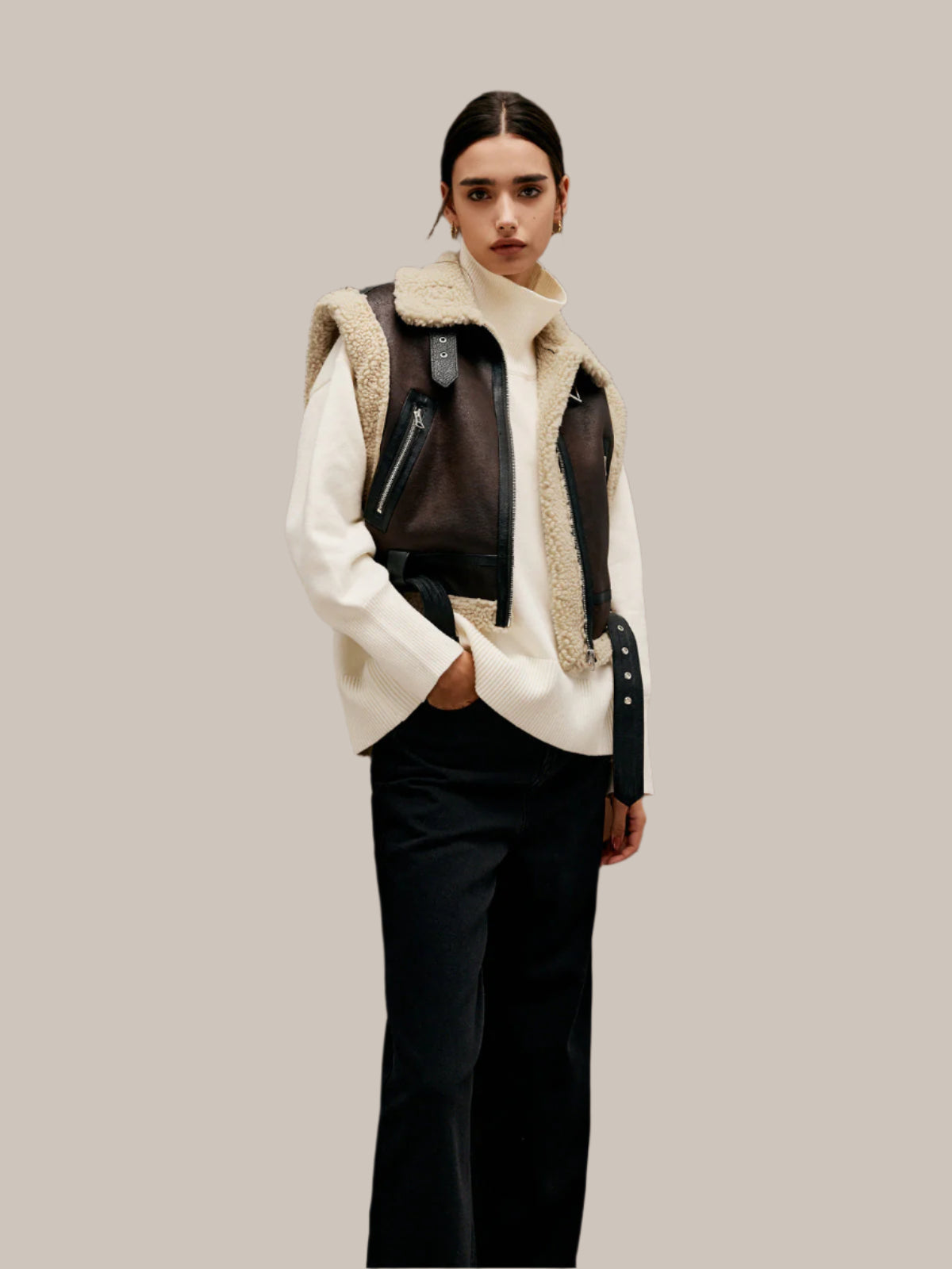 Soraya Bodywarmer – Donkerbruine Leren Bodywarmer met Crèmekleurige Bontaccenten