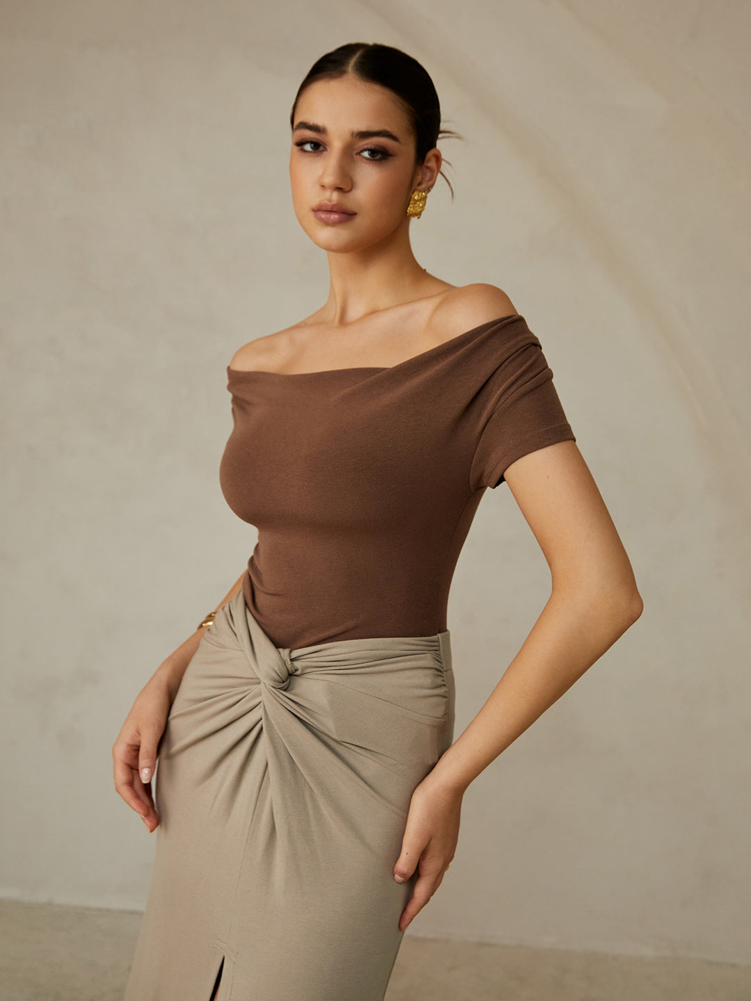 Serel Off-Shoulder Top – Tijdloze Verfijning met een Moderne Twist