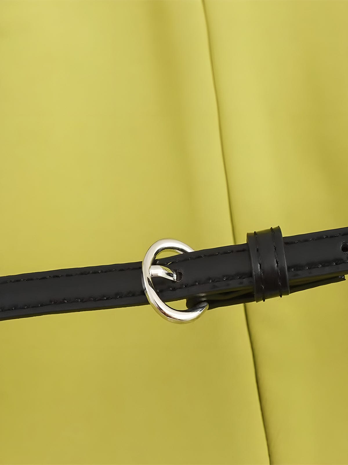 Eliora Verkorte V-hals Blazer met Ceintuur – Modern, Elegant en Verfijnd