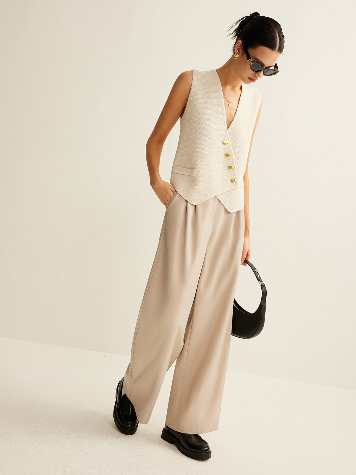 Asymmetrisch gebreid damesvest met knoopsluiting – regular fit en stretch