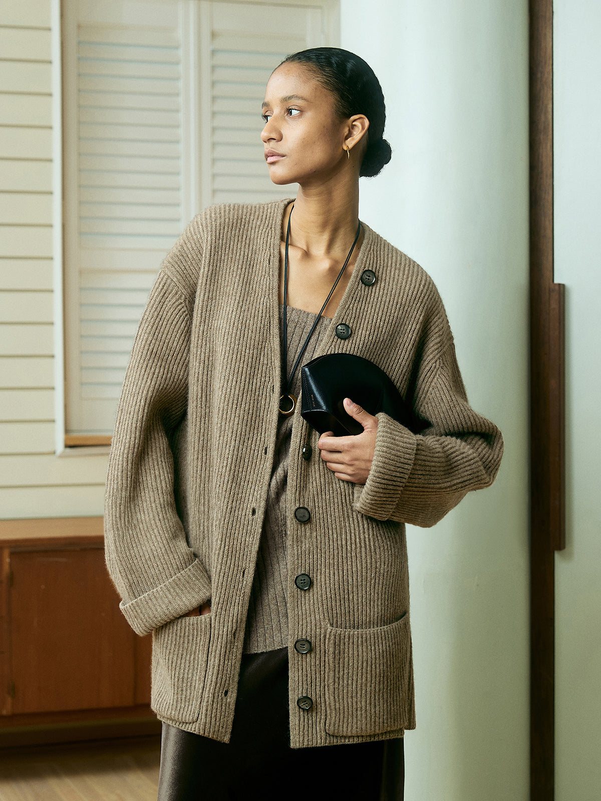 Rianne Ribgebreide Cardigan – Comfort en Stijl in één Tijdloos Ontwerp