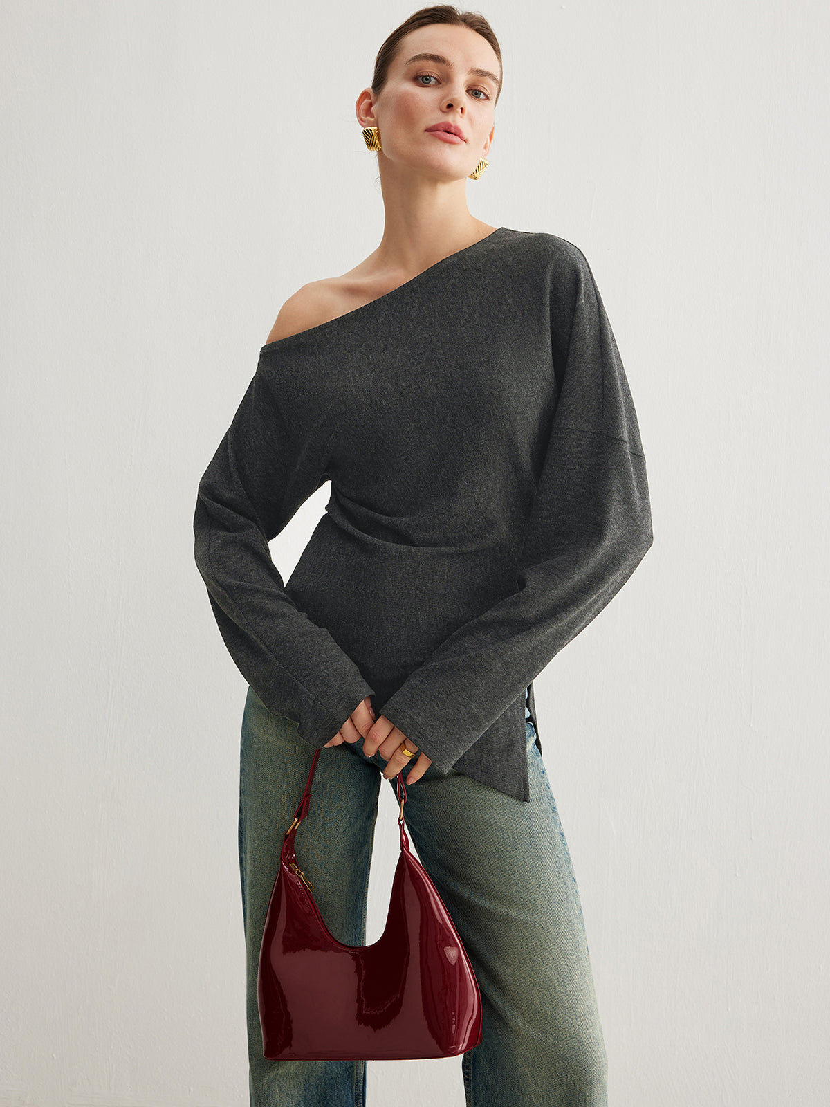 Elara Asymmetric Rib Top – Verfijnde Eenvoud met een Moderne Twist