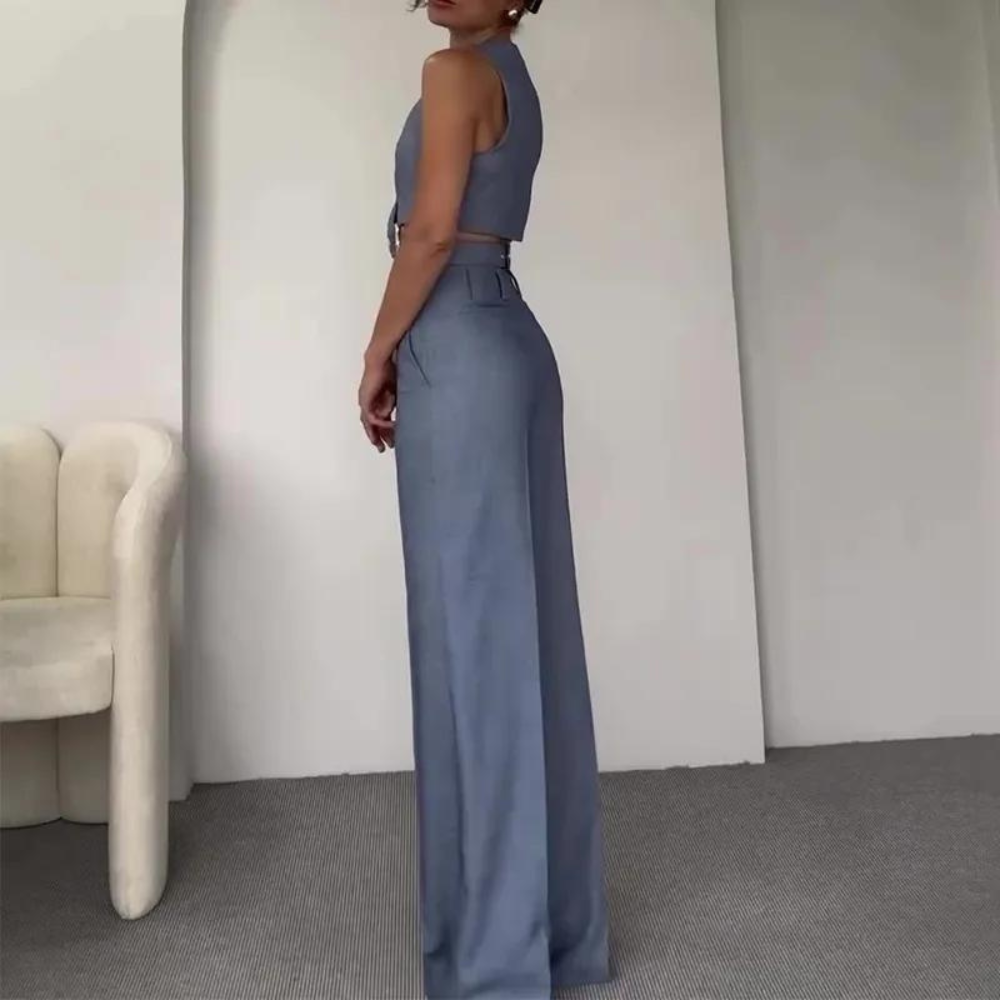 Aleyora – Tweedelig damespak met verfijnde pasvorm en moderne elegantie