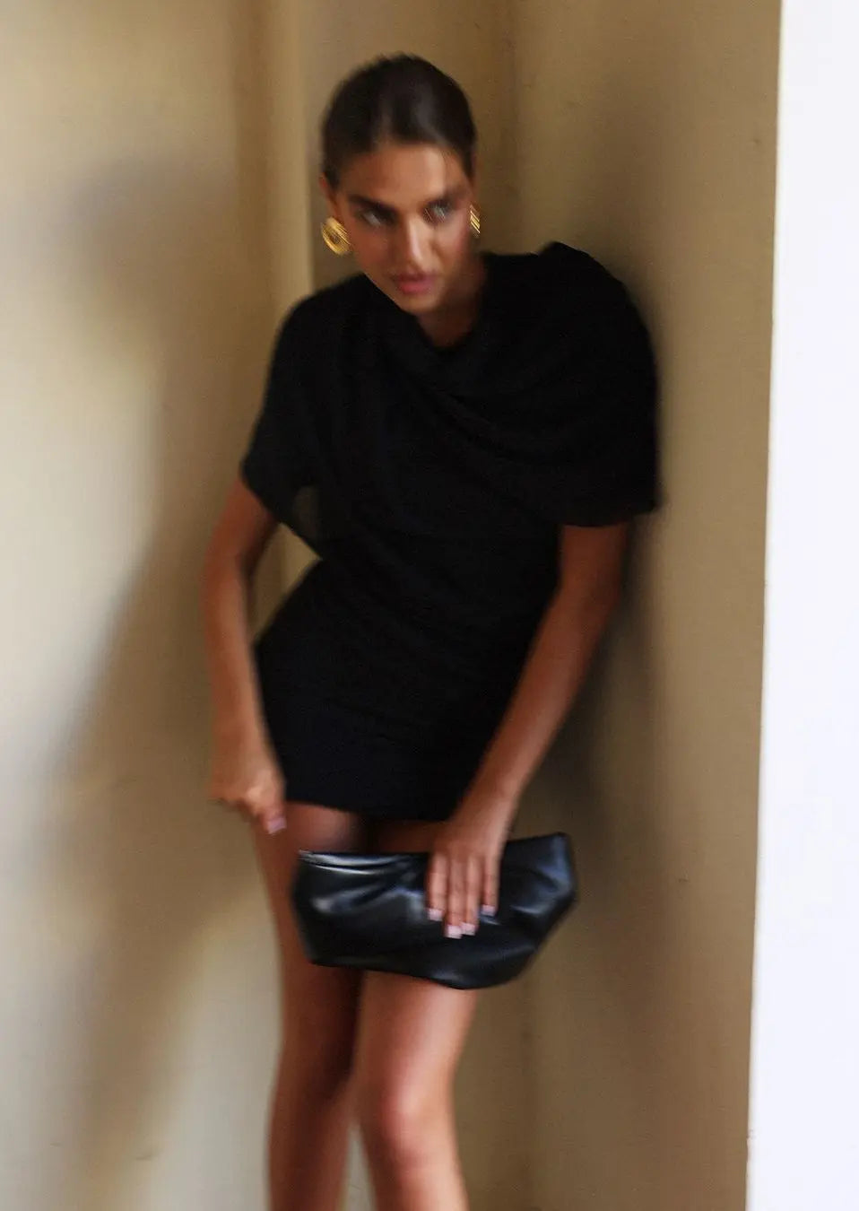 Arlisse Zwart Carmenkleed voor Meisjes – Tijdloos, Elegant en Betoverend