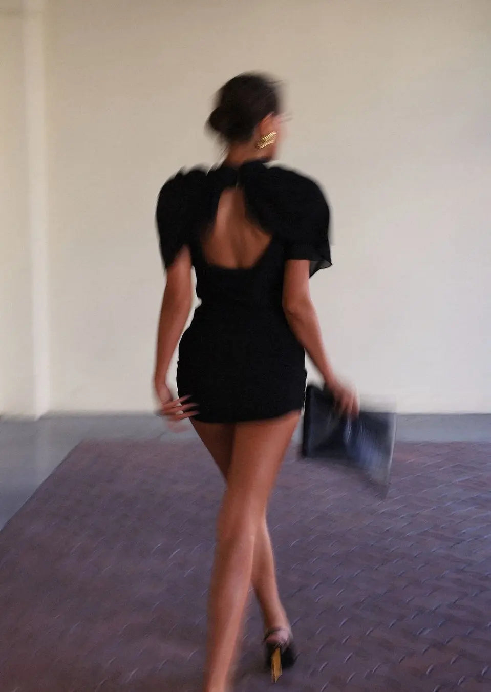 Arlisse Zwart Carmenkleed voor Meisjes – Tijdloos, Elegant en Betoverend