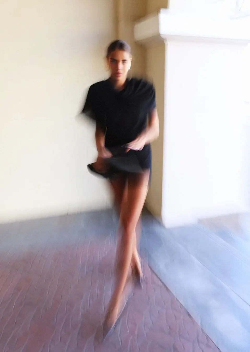 Arlisse Zwart Carmenkleed voor Meisjes – Tijdloos, Elegant en Betoverend