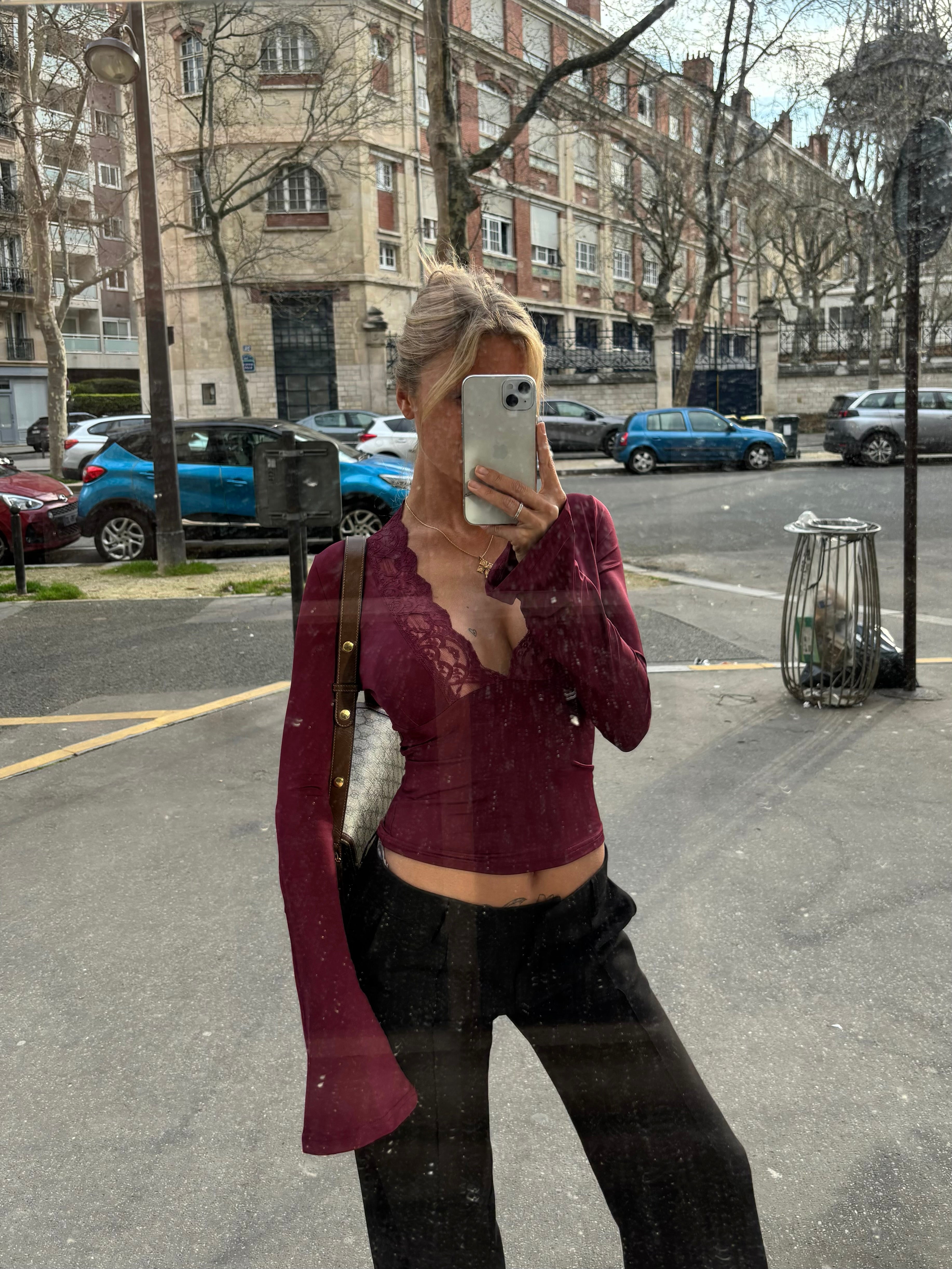 Seraphine – Elegante kanten top met uitlopende mouwen voor dames