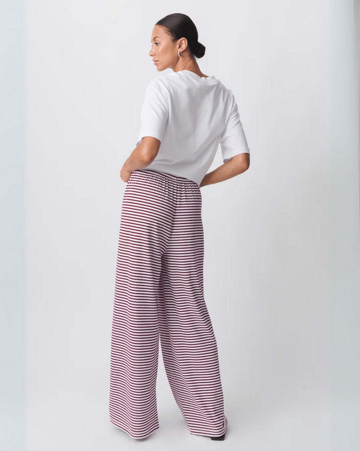 Serena Striped Lounge Pants – Elegante Gestreepte Damesbroek met Tijdloze Flair