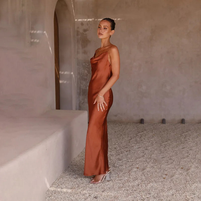 Satijnen maxi-jurk voor dames met open rug – elegant en feestelijk