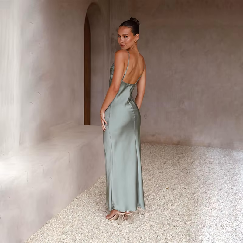 Satijnen maxi-jurk voor dames met open rug – elegant en feestelijk