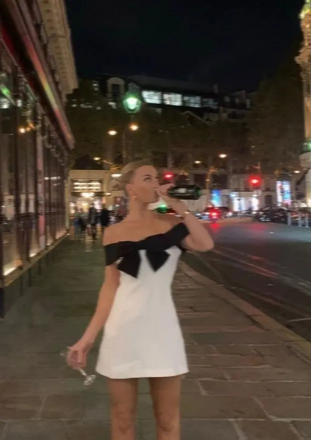 Isalyn Two-Tone Schoudervrije Jurk – Elegant, Vrouwelijk en Tijdloos Chic