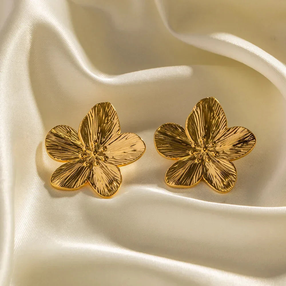 Isolde - Elegante Vintage Gouden Bloem Oorbellen voor een Tijdloze Look