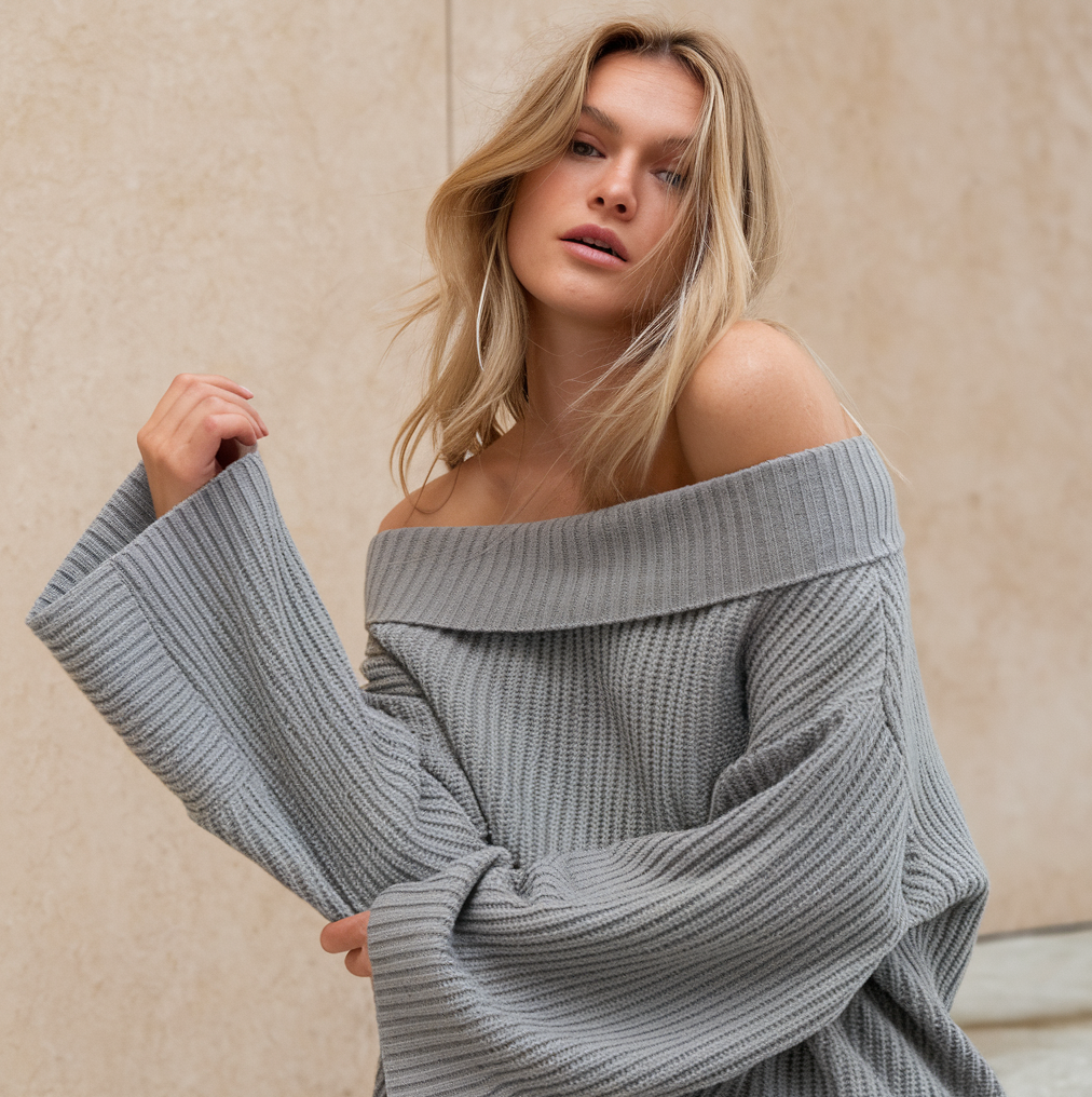 Mireille Off-Shoulder Rib Pullover – Verfijnde Stijl met een Vleugje Nonchalance