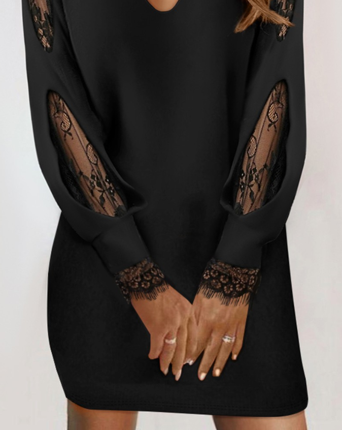 Lunara - Casual Korte Jurk met Stijlvolle Kantafwerking voor een Elegante Look