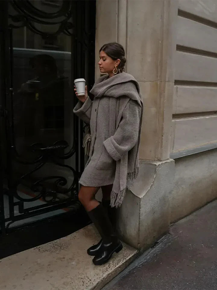 Fiora – Wool Coat met Luxe Sjaal en Tijdloze Elegantie