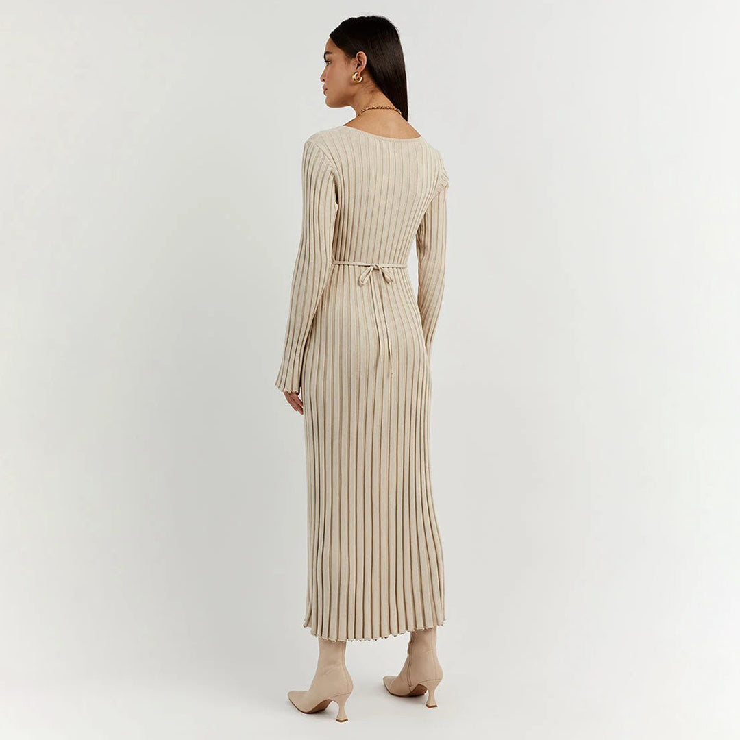 Loréva – Ribgebreide Midi Jurk met Verstelbare Taille en Elegant V-Silhouet