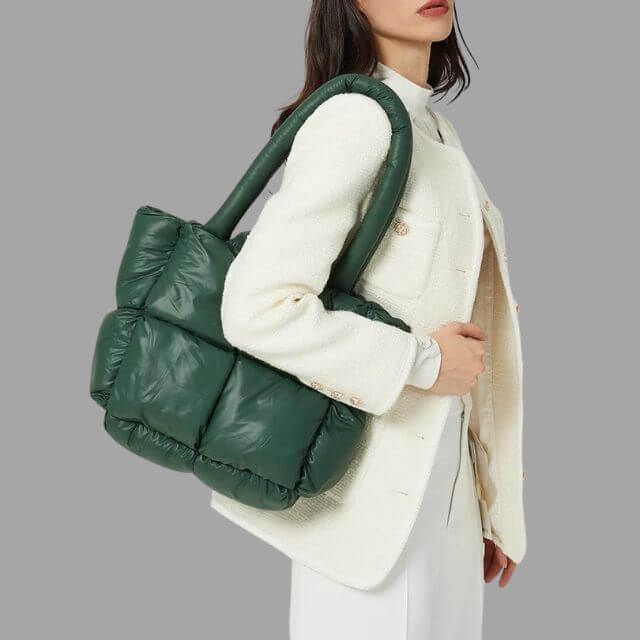 Aurelia Metallic Puffer Draagtas met Ruches – Stijlvol & Ruim