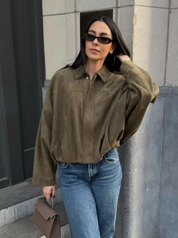 Ysolde – Suede Look Jas met Tijdloze Elegantie