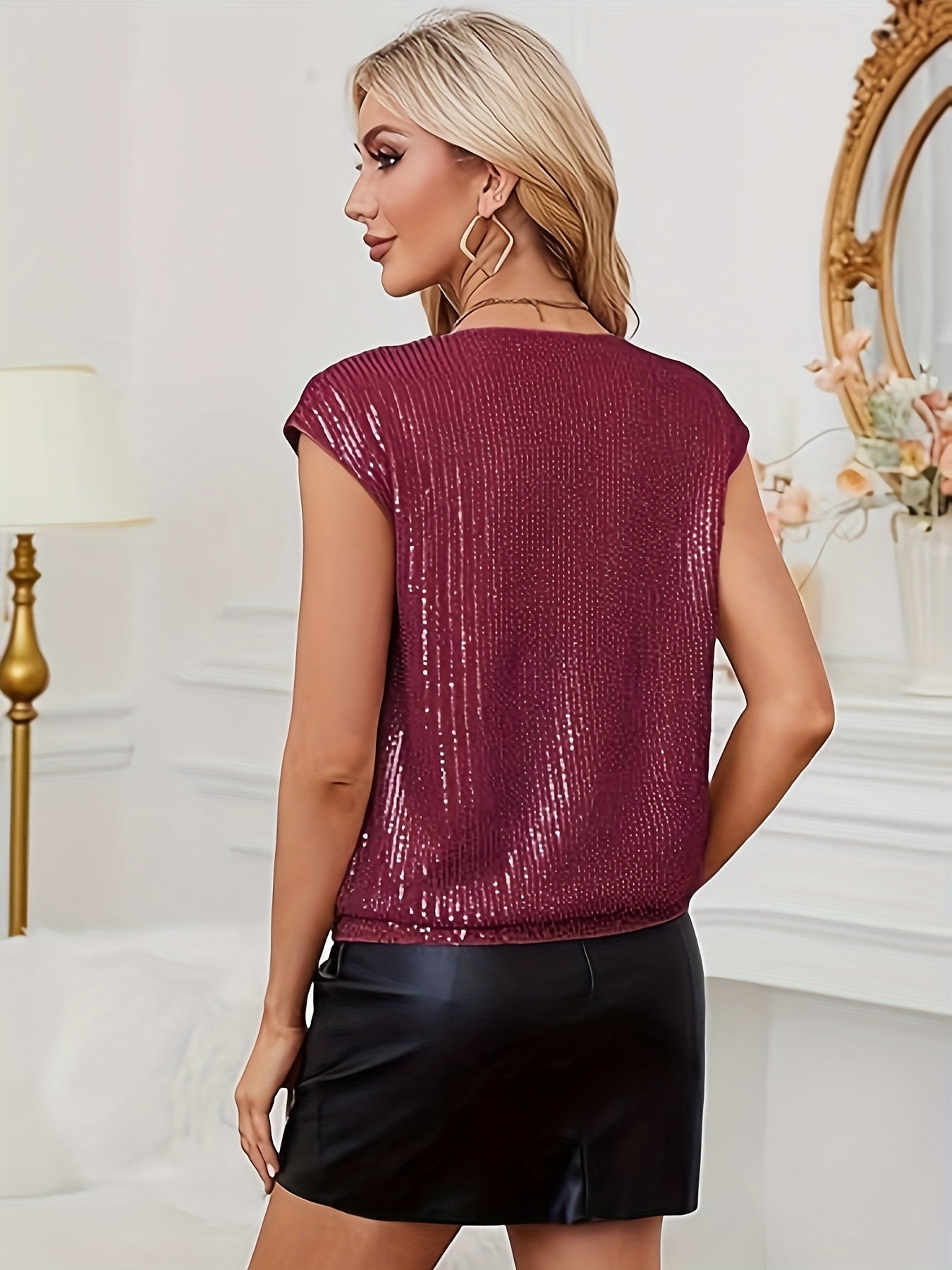 Veloura – Dames pailletten top met V-hals en elegante glans