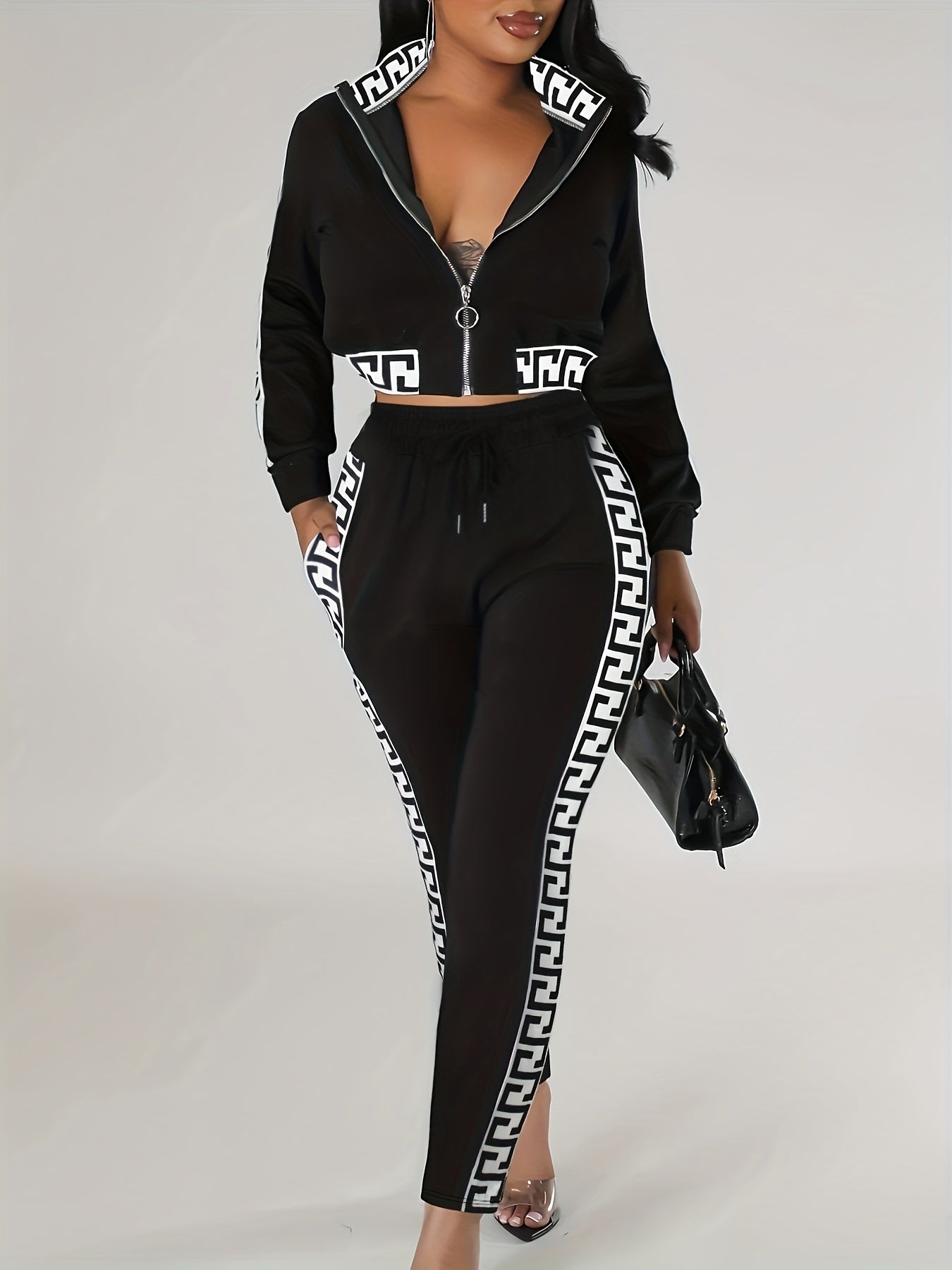 Noelle Set – Moderne Tweedelige Set met Subtiele Printdetails