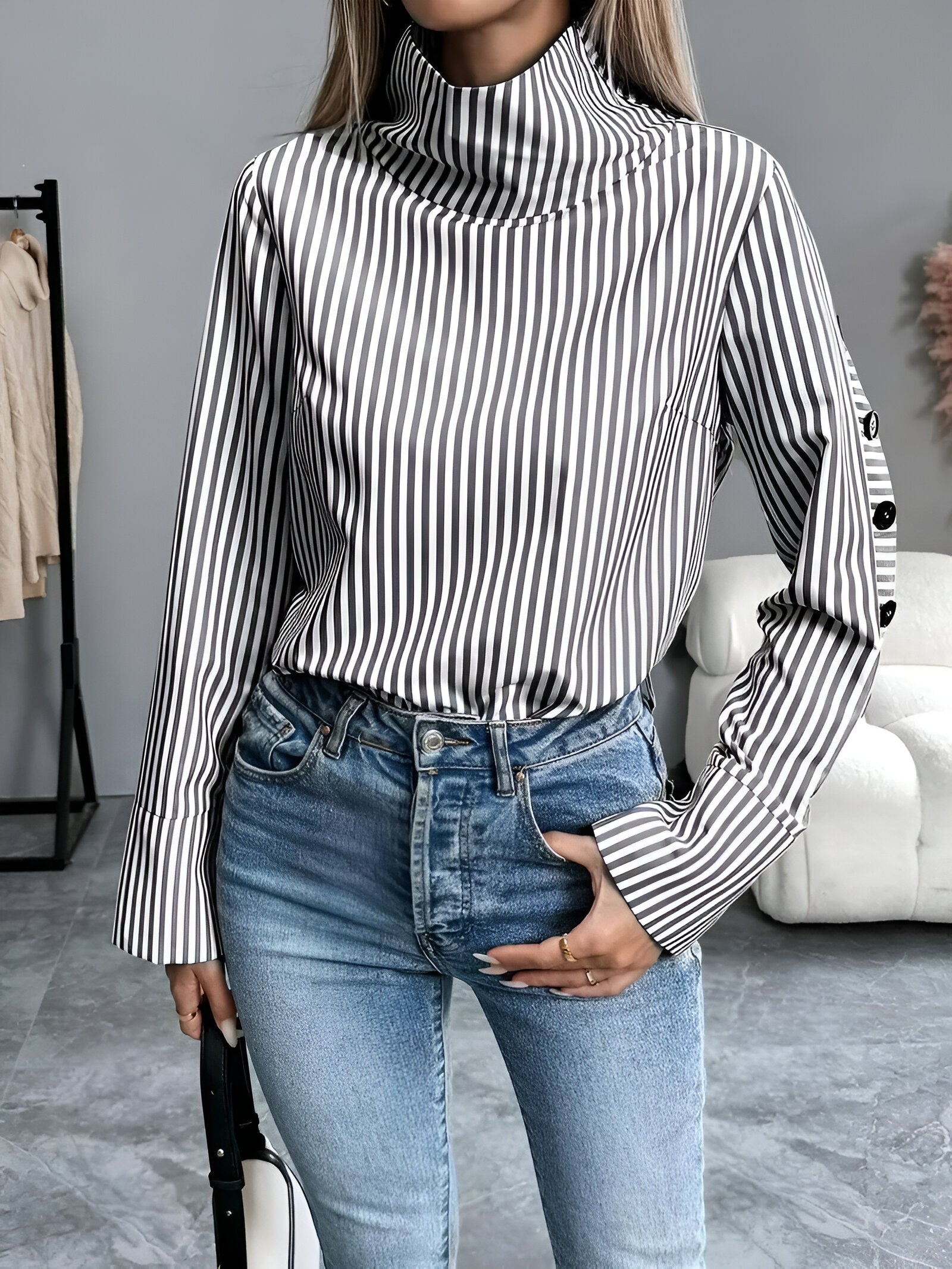 Isaline Striped Shirt – stijlvol overhemd met tijdloze strepen en elegante details