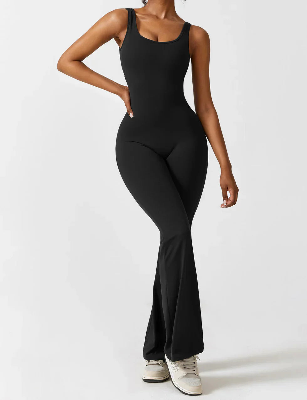 Elenaya – Flared shaping jumpsuit met diepe V-rug
