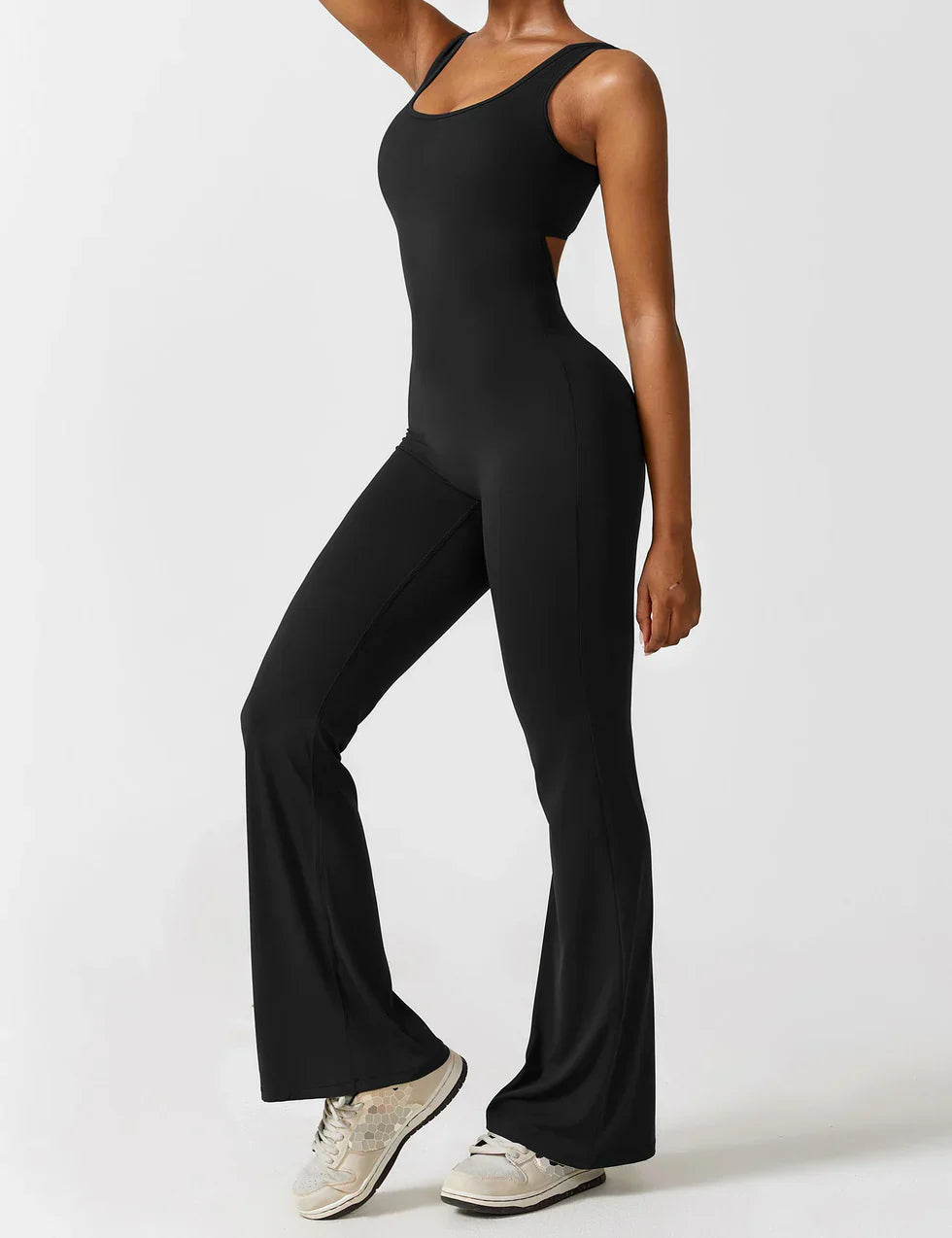 Elenaya – Flared shaping jumpsuit met diepe V-rug