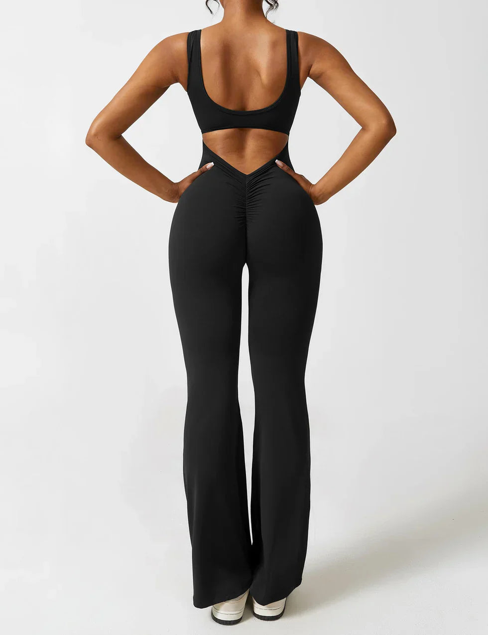 Elenaya – Flared shaping jumpsuit met diepe V-rug
