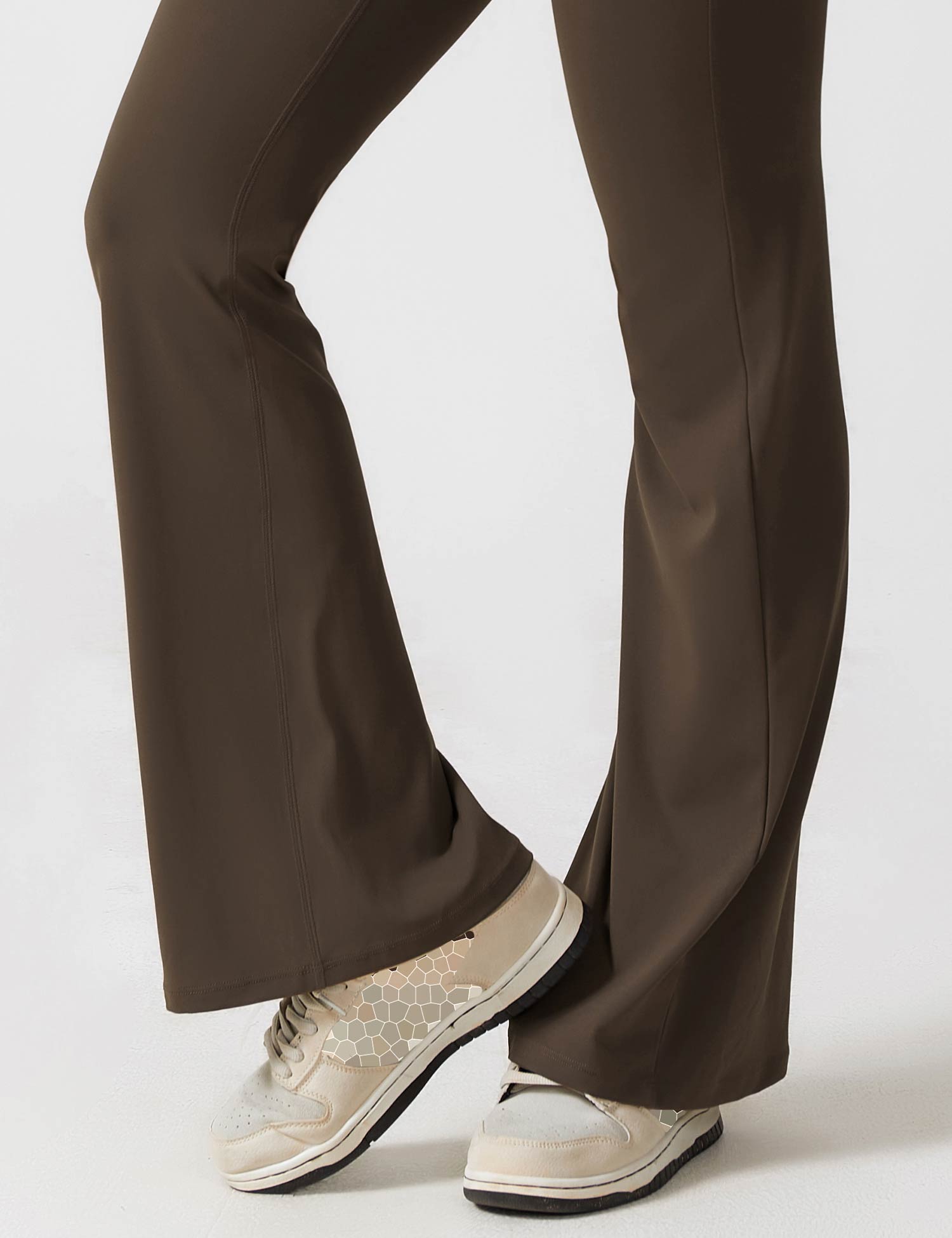 Elenaya – Flared shaping jumpsuit met diepe V-rug