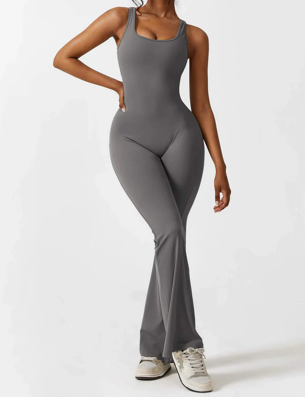 Elenaya – Flared shaping jumpsuit met diepe V-rug