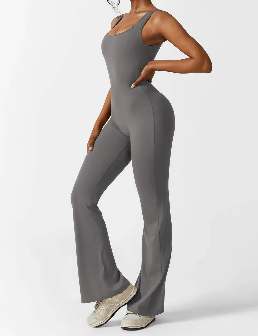 Elenaya – Flared shaping jumpsuit met diepe V-rug