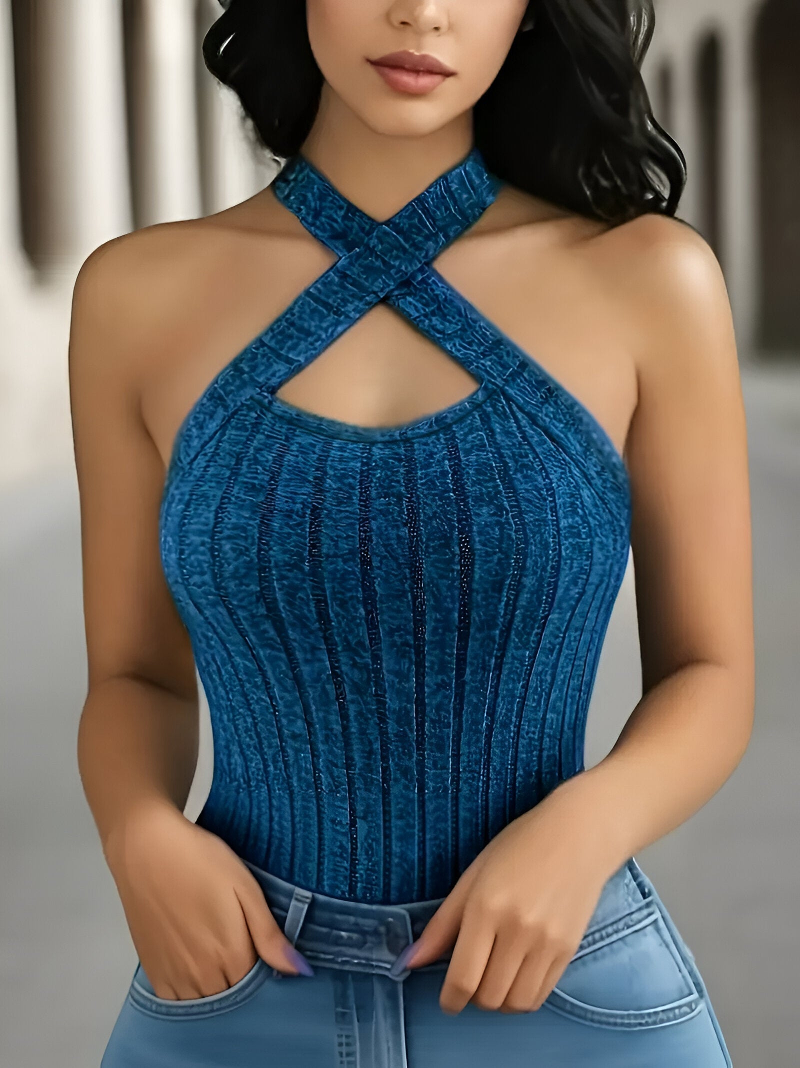 Solmira – luchtige haltertop met elegant gekruist design