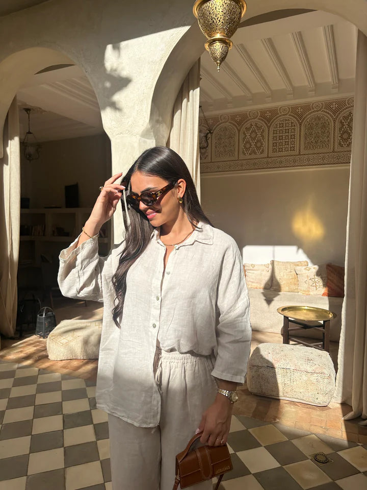 Selviane – Luchtige co-ord set met losvallende blouse en rechte broek  html Copy Edit